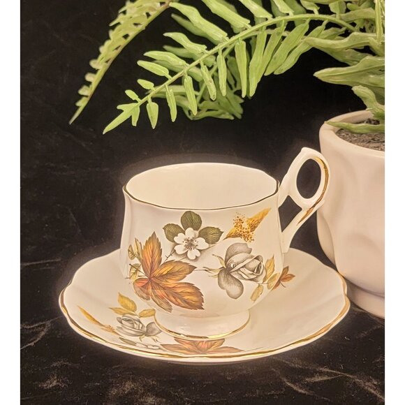 Vintage Royal Dover Bone China Teacup and Saucer Set - Picture 11 of 16